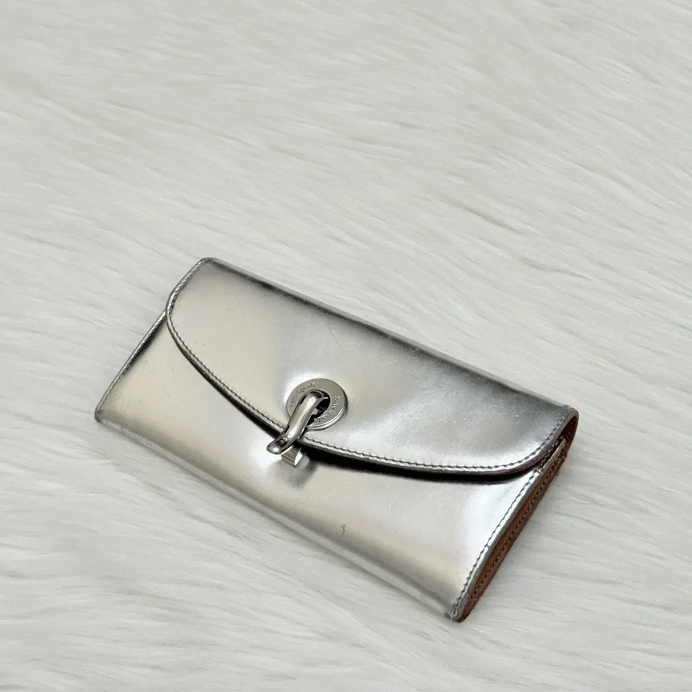 KATE SPADE - METALLIC SILVER LONG BIFOLD SECURE CLOSURE WALLET